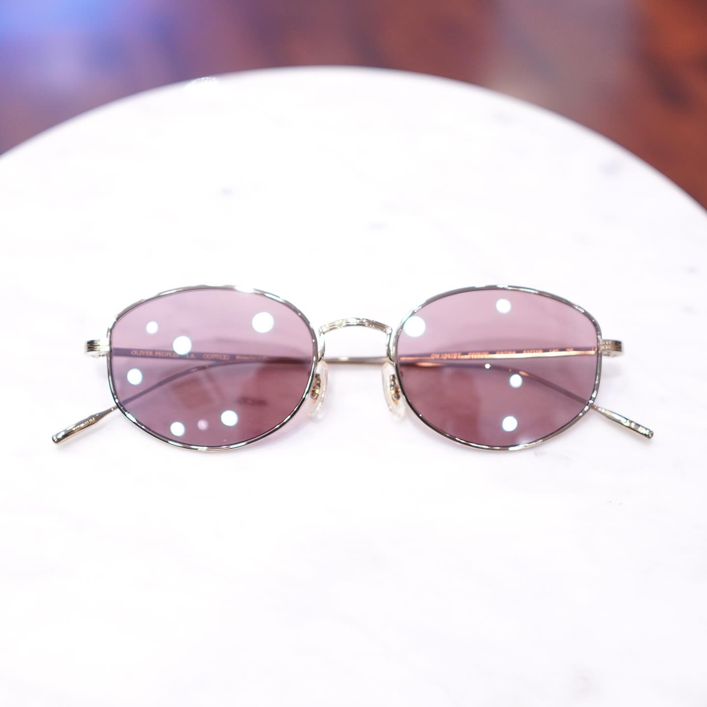 brand:OLIVER PEOPLES
mod:OV1347ST ESTRA
col: 50353E

本日は、OLIVER PEOPLESより新作のメタルフレームが入荷してきました。

日本製のESTRAは、チタン製で、90 年代を彷彿とさせるレンズシェイプです。
レンズは、偏光レンズを使用しています。

近頃人気が高まっているオーバル型は、ファッション性とヴィンテージの雰囲気の調和が見事です。

かなりかっこいいです。
是非お試し下さい。

商品に関するお問い合わせはDM、お電話、メールでも受付しておりますのでお気軽に問い合わせください。
通信販売も受け付けておりますのでお気軽にお申し付けください。

︎shop data︎
最寄り駅 自由が丘
正面口出口から歩いて約５分です。
住所 152-0035
東京都目黒区自由が丘1-16-13ヒルズ自由が丘1F
︎03-5731-6612
info＠beauxyeux.jp

New metal frames have arrived from OLIVER PEOPLES today.

Made in Japan, ESTRA is made of titanium and has a lens shape reminiscent of the 90s.

The lenses are polarized.

The oval shape, which has become increasingly popular recently, is a great combination of fashion and a vintage feel.

They look really cool.
Be sure to try them out.

We also accept product inquiries via DM, phone, and email, so please feel free to contact us.
We also accept mail orders, so please feel free to contact us.

︎ shop information︎
SHOP beauxyeux Jiyugaoka
ZIPCODE 152-0035
1F Hills Jiyugaoka 1-16-13
Jiyugaoka Meguro-ku Tokyo JAPAN
︎+81-35731-6612
info@beauxyeux.jp

     #眼鏡店　 @beauxyeux_azabu
@beauxyeux_jiyugaoka 
@oliverpeoples